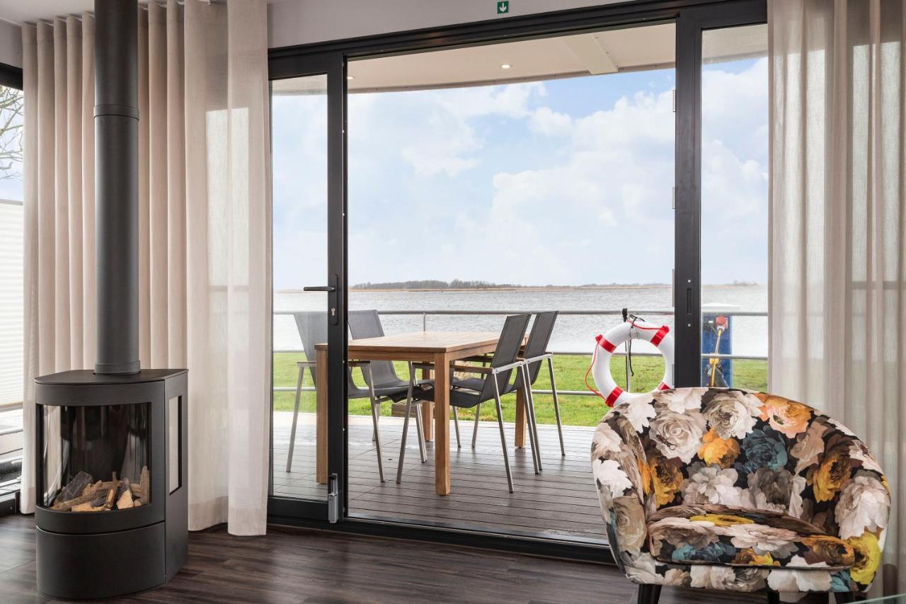 Welcome In - Houseboat 'Elysium' Met Eigen Aanlegsteiger Sneek - Offingawier Exterior foto