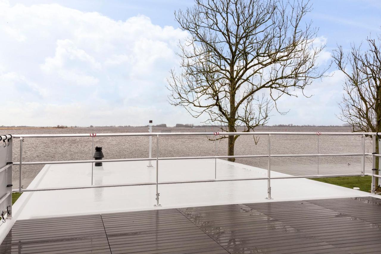 Welcome In - Houseboat 'Elysium' Met Eigen Aanlegsteiger Sneek - Offingawier Exterior foto